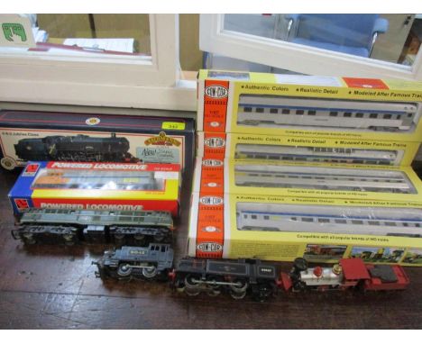 Boxed and loose locomotives and tenders to include a boxed Bachmann 00 gauge 4-6-0 Jubilee Class 