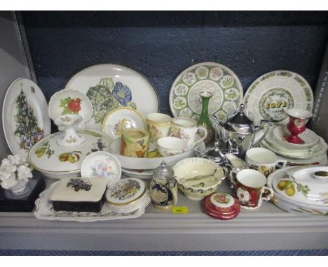 Wedgwood calendar plates 1971 and 1993, mixed bone china to include Royal Worcester and Wedgwood, commemorative china and orn