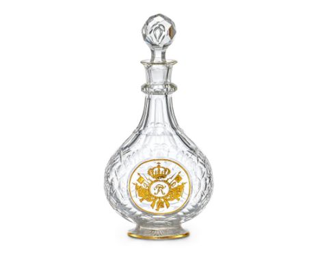 Kleine Karaffe mit Stöpsel aus dem Großen Preußenservice  Josephinenhütte, Schreiberhau, um 1912 oder später Kristallglas. Ba