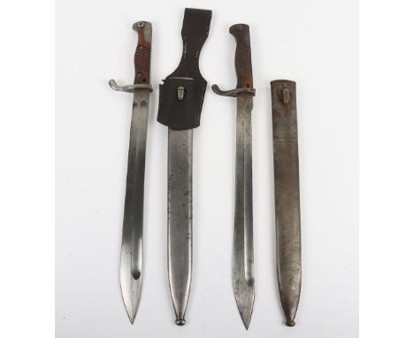 Imperial German Mauser 98/05 ‘Butcher’ Bayonet, with two piece wooden grips, steel pommel and cross guard. Housed in steel sc