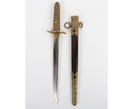 WW2 Japanese Officers Dirk, with brass mounted hilt, shallow “S” shaped cross guard, floral pommel top, fish skin grip with f