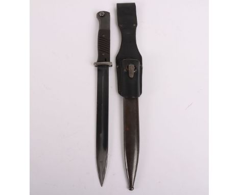 WW2 German K98 Combat Bayonet with Matching Numbers by Mundlos, two piece bakelite grips with steel pommel having waffen-amt 