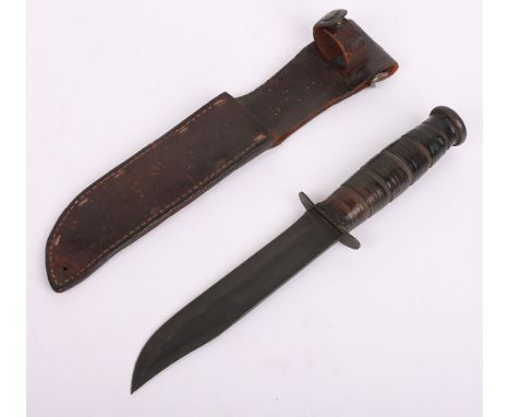 WW2 USMC Ka-Bar Fighting Knife, fine example housed in its original leather scabbard with metal belt loop. Blade marked ‘USMC