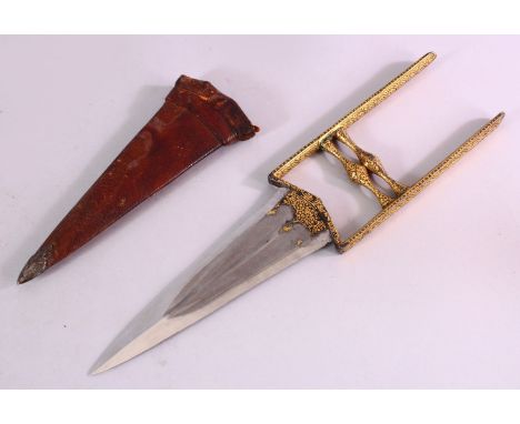 A FINE 18TH CENTURY MUGHAL INDIAN GOLD INLAID WATERED STEEL KATAR DAGGER IN SCABBARD, the 34cm.