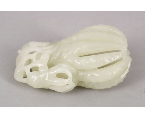 A GOOD CHINESE CARVED WHITE JADE FINGER CITRON, 8cm.