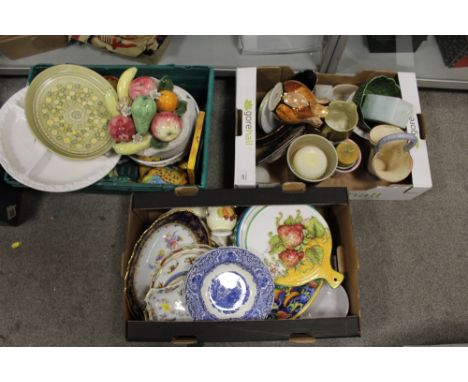 THREE TRAYS OF ASSORTED CERAMICS TO INCLUDE HAND PAINTED CABINET PLATES, CERAMIC WALL HANGINGS, ETC. 