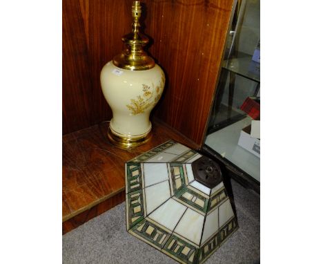 A TIFFANY STYLE HEXAGONAL LAMP SHADE, DIA. 45CM, (A/F, RESTORATION TO GLASS PANELS) TOGETHER WITH A LARGE MODERN FLORAL GLASS