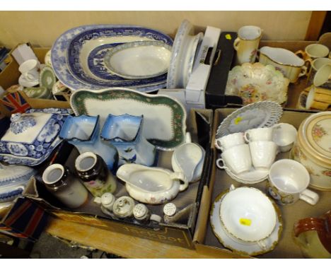 SIX SMALL TRAYS OF ASSORTED CERAMIC