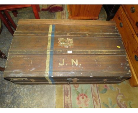 A VINTAGE WOODEN BANDED DOMED TRUNK W-104 CM