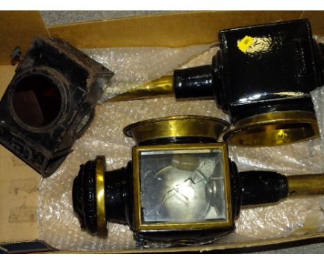 A PAIR OF ANTIQUE COACHING LANTERNS TOGETHER WITH A GR LAMP