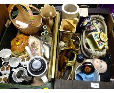 TWO TRAYS OF VINTAGE AND RETRO CERAMICS ETC. TO INCLUDE A MEAKIN COFFEE SET, LEAPING DEER TABLE LAMP ETC