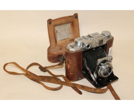 A VINTAGE MAMIYA-6 SEIKOSHA-RAPID CAMERA