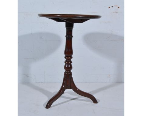 Mahogany tripod table, early 19th Century, with a circular top with a moulded edge, turned column, height 67cm.