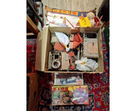 A box of assorted vintage toys to include a Lincoln model car, toy castle, &amp; a R.A.T.S. robot etc. 