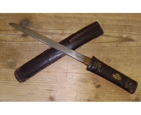 A 19th century Japanese tanto dagger, blade length 21.5cm. 