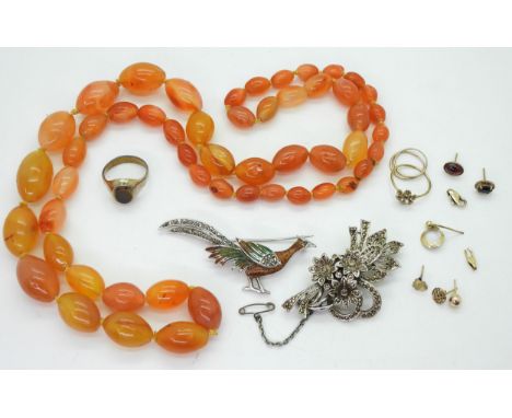 A small collection of 9ct and yellow metal to include a flower ring, odd earrings etc weight together 3.5gms, a string of car