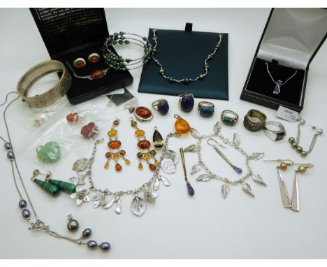 Amber and silver jewellery, a lapis lazuli ring, green pearl necklace and earring set, and other items of gem set jewellery C