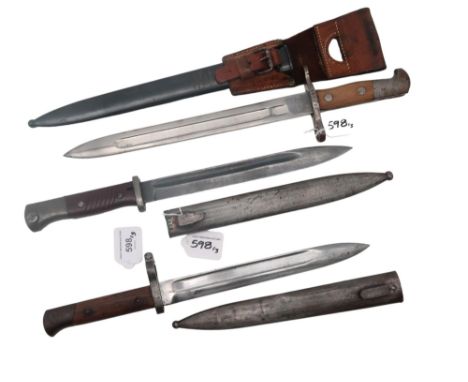 A Swiss M1899 bayonet, marked "Waffenfabrik Neuhausen" to ricasso, the cross guard numbered 326556, the approx. 30cm blade ho