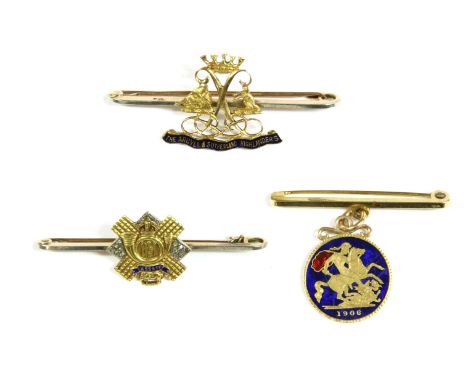 A gold Argyll and Sutherland Highlander's crest bar brooch, marked 15ct, tested as 15ct gold, 5.04g, a gold 'Assaye' diamond 