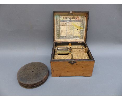 Symphonion disc playing musical box, model 32 with full length pressure bar and single comb in plain case with symphonion to 