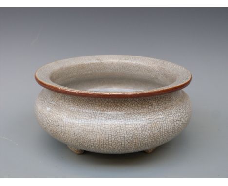 A Chinese crackle glazed bowl on tripod feet, 20cm diameter 