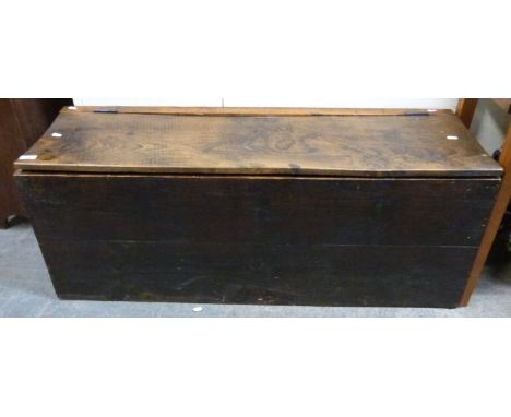 Elm topped trunk with rope handles (H45 x L115 x D36cm)