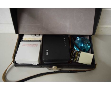 CASED VINTAGE POLAROID CAMERA