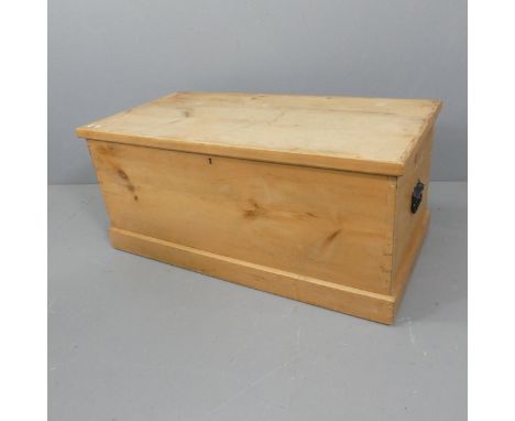 A modern pine trunk. Width 119cm, height 52cm, depth 60cm.Key present. Good condition.