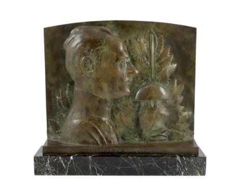 Robert Delandre (French 1879-1961). An Art Deco bronze commemorative plaque 'Le Salut du Vainqueur', on variegated green marb