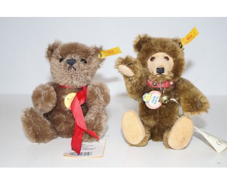Two Steiff Teddy bears, each with gold stud, height 16cm