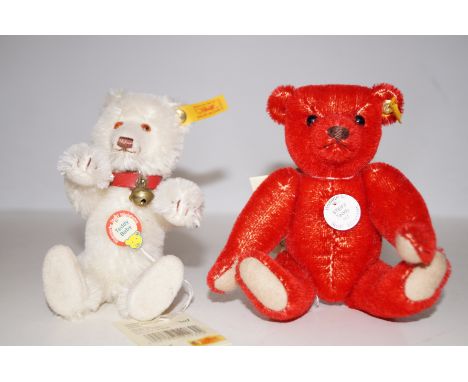 Two Steiff Teddy bears, each with gold stud, height of largest 16cm 