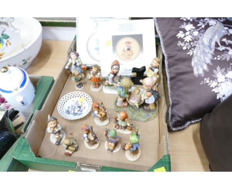 Box of Hummel figures, Special Delivery BH10, Apple Tree Girl, School Boy, Little Shopper, and two boxed annual plates 