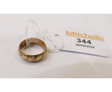 9 ct gold ring, size L/M weight, 4.2 grams 