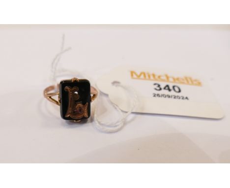 9 ct gold ring, size O