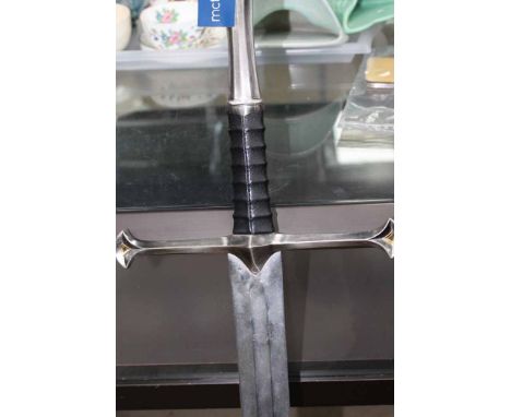REPRODUCTION LORD OF THE RINGS 'ELENDIL'S SWORD, ANDURIL'
offical copy from the franchise, full sized copy, 135cm long