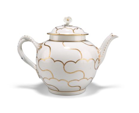 A WORCESTER GOLD QUEEN'S PATTERN TEAPOT AND COVER, CIRCA 1770, the ground segmented in gilt, the domed cover with flower fini