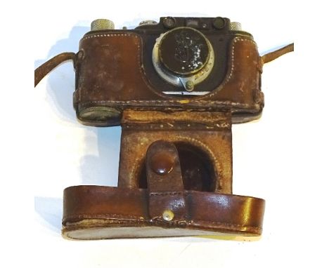 A Leica vintage camera, no.75593, in fitted case
