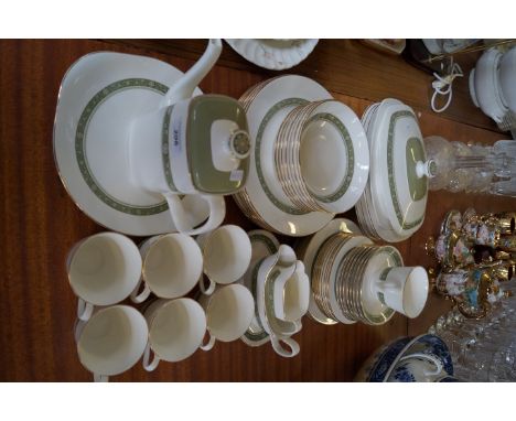 A Royal Doulton 'Rondelay' pattern tea and dinner service.