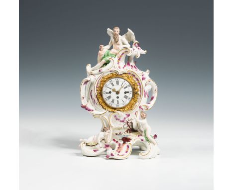 Porzellanuhr "Chronos mit Sanduhr"Alt-Wien, um 1770Porzellan, farbig staffiert und glasiert, teilweise mit Goldmalerei; auf d