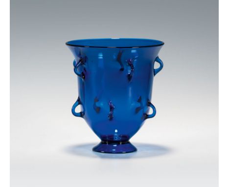 Michael Powolny und Johann Lötz Witwe Vasefür J. &amp; L. Lobmeyr, Wien, 1918blaues Glas, in die Form geblasen; 10 aus der Wa