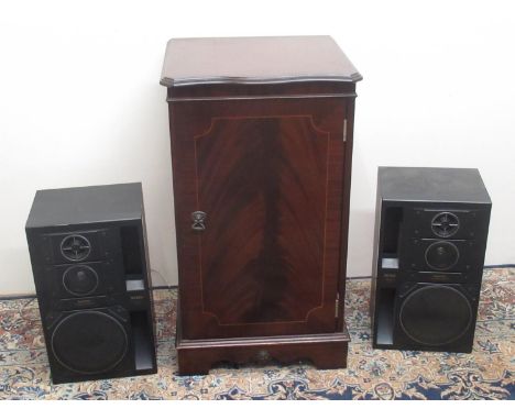 Sharpe stacking Hi-Fi system incl. twin cassette, turn-table, CD player in cabinet and a pair of CP-304 3-way Bass Reflex spe