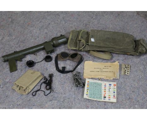 USA signalling SE-11 lamp, with accessories including goggles, spare bulbs, signal card book, etc 