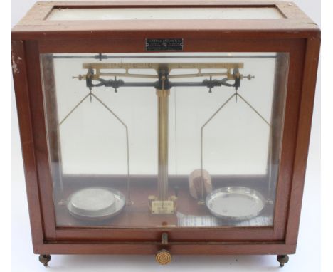 Griffin and Tatlock Microid Senior Model chemical balance scales in glazed mahogany case, H40cm 