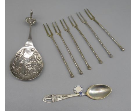 C19th Dutch silver caddy spoon, bowl with figure in relief, hooked handle with cockrel finial, L13cm, a set of six continenta