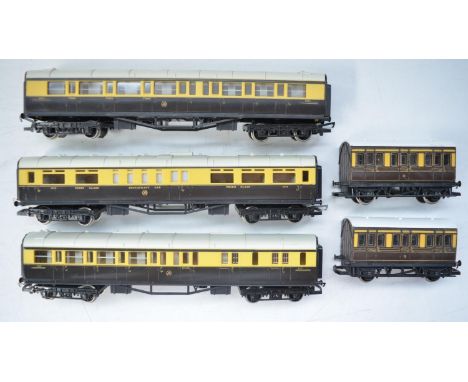 Collection of mostly boxed OO gauge railway wagons and passenger coaches incl. Hornby, Dapol, Bachmann, Mainline and Wrenn. B