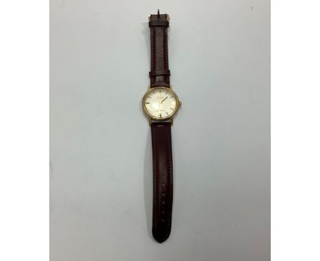 A gents 18ct gold cased Omega Seamaster automatic, the silvered dial with vertical pinstripes and applied gold batons denotin