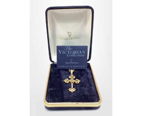 A Royal Doulton 14ct yellow gold pendant, set with four peridot stones set in a cross design, suspended on a 14ct yellow gold