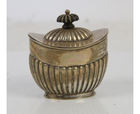 Edwardian silver tea caddy, with fluted design by Deakin &amp; Francis, London 1901, 137 gr.       