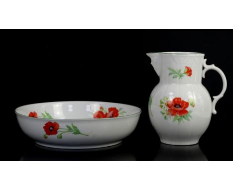 Royal Worcester wash jug and bowl decorated with poppies, Royal Doulton swan with cygnets, Country Artists swan, Lladro figur