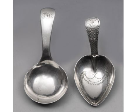 A GEORGE III SILVER CADDY SPOON with bright cut decoration and heart shaped bowl, 7.5cm long, Birmingham 1809, makers mark I.